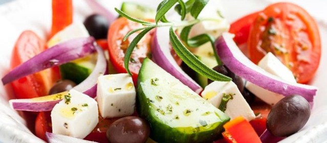 Salata-Choriatiki-1140x500
