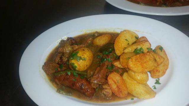 Runder stoof met kerrie en ei