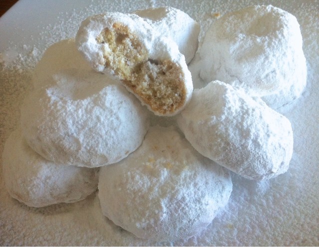 Easiest-Homemade-Kourabiedes-Christmas-Butter-Cookies-22